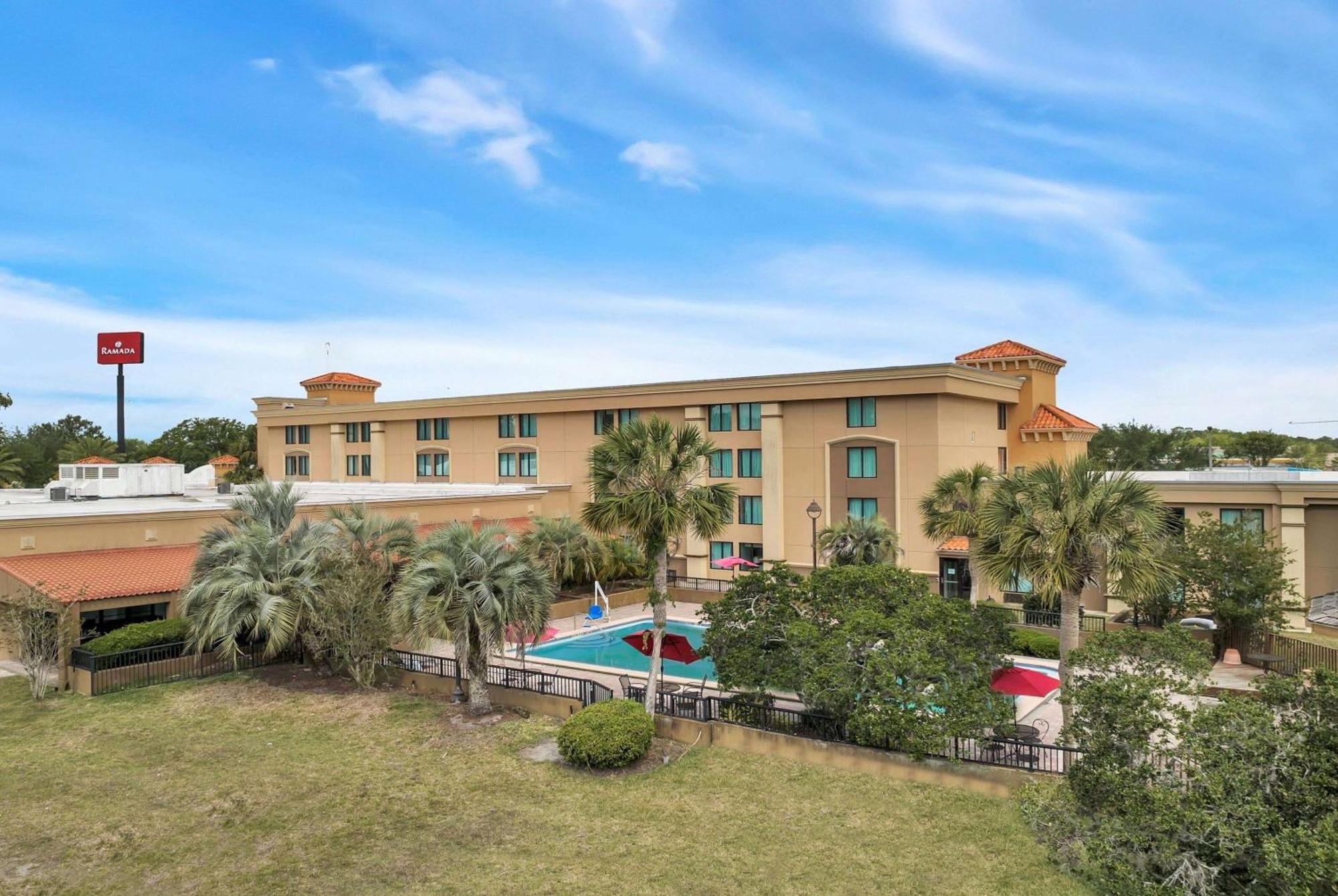 Ramada By Wyndham Jacksonville I-95 By Butler Blvd Exterior photo