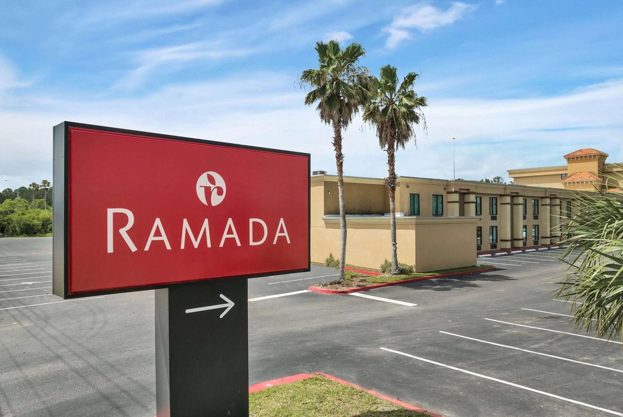 Ramada By Wyndham Jacksonville I-95 By Butler Blvd Exterior photo